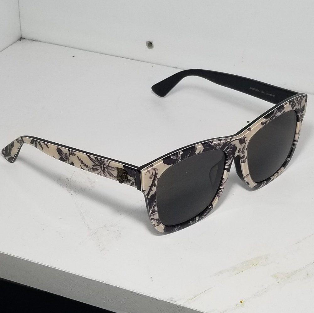 GUCCI SUNGLASSES CAT EYE GREY GRADIENT LENS

NWT